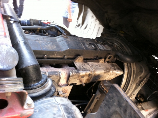 ขายรถ 6 ล้อ กระบะเหล็กยาว มีลิปไฟฟ้ายกขึ้นลงได้ MITSUBISHI เครื่อง.195 ช่วงล้างใหญ่ ยาว 7 เมตร