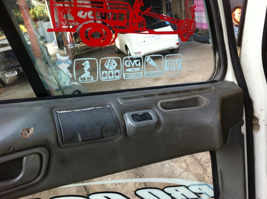 ขายรถ 6 ล้อ กระบะเหล็กยาว มีลิปไฟฟ้ายกขึ้นลงได้ MITSUBISHI เครื่อง.195 ช่วงล้างใหญ่ ยาว 7 เมตร