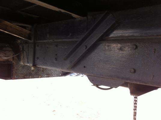 ขายรถ 6 ล้อ กระบะเหล็กยาว มีลิปไฟฟ้ายกขึ้นลงได้ MITSUBISHI เครื่อง.195 ช่วงล้างใหญ่ ยาว 7 เมตร