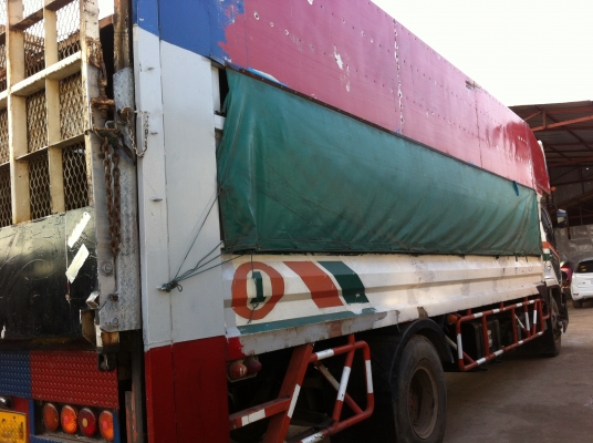 ขายรถ 6 ล้อ กระบะเหล็กยาว มีลิปไฟฟ้ายกขึ้นลงได้ MITSUBISHI เครื่อง.195 ช่วงล้างใหญ่ ยาว 7 เมตร