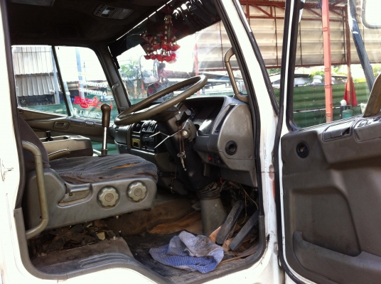 ขายรถ 6 ล้อ กระบะเหล็กยาว มีลิปไฟฟ้ายกขึ้นลงได้ MITSUBISHI เครื่อง.195 ช่วงล้างใหญ่ ยาว 7 เมตร