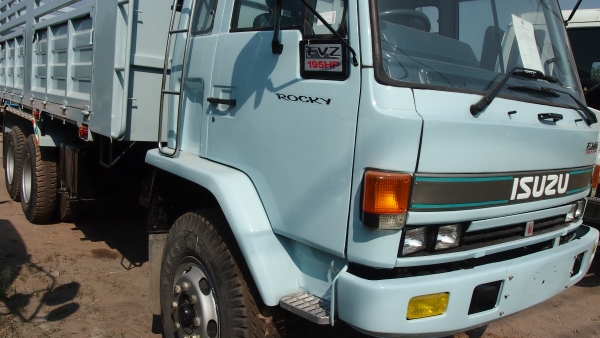 10 ล้อ ดั้ม Isuzu Rocky 240 แรง ยางใหม่ 10 เส้น