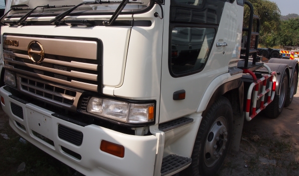 หัวลาก Hino P11 320 แรง ประกอบใหม่ทั้งคัน