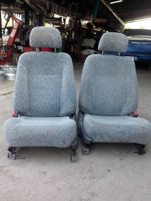 ขายครับเบาะแท้ติดรถสวยมากๆ ขายครับเบาะแท้ติดรถสวยมากๆ