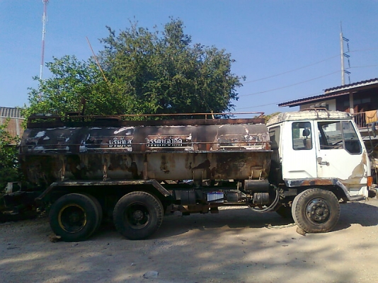 รถสิบล้อ บรรทุกน้ำ MITSUBICHI FN225K สิบล้อแบบสองเพลา