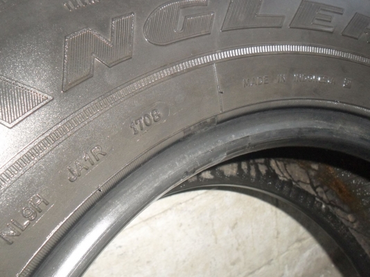 ยาง GoodYear 245/70R16 ปี08 สวยๆ 1 คู่ ราคา 1400 บาท