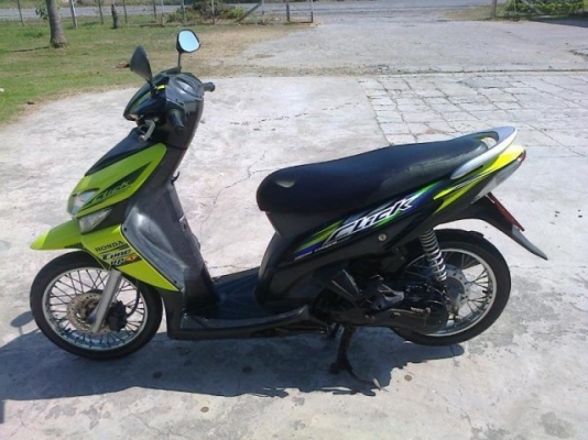 click ปี 50 สีเขียวมะนาว ดำ รถสวยมาก เครื่องเดิม แน่นๆ ไม่หอน ไม่มีควันขาว เอกสารครบ