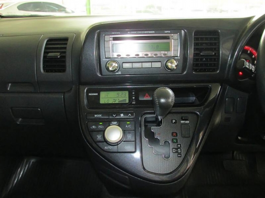 TOYOTA WISH 2.0  AT ปี 2006
