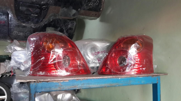 ขายไฟท้าย TOYOTA YARIS 2011 (โดนัท)