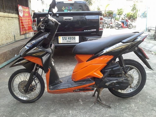 Click i ปี 53 สีดำ ส้ม รถบ้าน เครื่องแน่น ไม่หลวม ไม่มีควันขาว