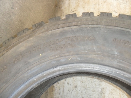 ยาง ขอบ 16 เลเดียล บรรทุก เบอ ตามรูป มี 1 คู่ ราคา 1400 บาท