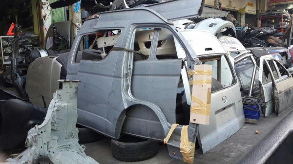 ขายแผงข้างรถตู้ commuter หลังคาสูง(ติดซับใน)