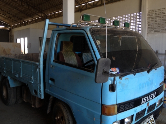 ขายรถ 6 ล้อดั้ม NKR