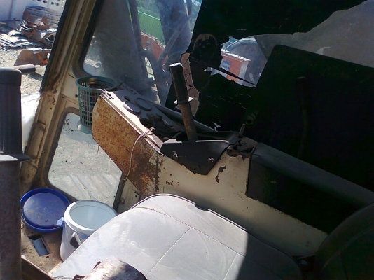 รถขุด KOMATSU PC200-3 รถสวยใช้งานดี แถมฟรีโซ่ใหม่ให้ฟรี อีก 1 เส้น !!!!!!! ตามรูปถ่ายที่แนบมา