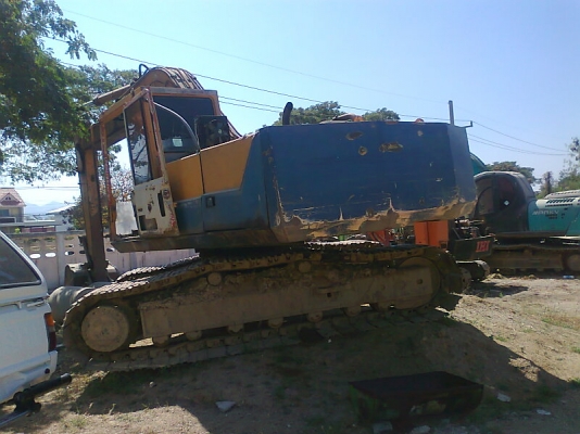 รถขุด KOMATSU PC200-3 รถสวยใช้งานดี แถมฟรีโซ่ใหม่ให้ฟรี อีก 1 เส้น !!!!!!! ตามรูปถ่ายที่แนบมา