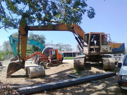 รถขุด KOMATSU PC200-3 รถสวยใช้งานดี แถมฟรีโซ่ใหม่ให้ฟรี อีก 1 เส้น !!!!!!! ตามรูปถ่ายที่แนบมา