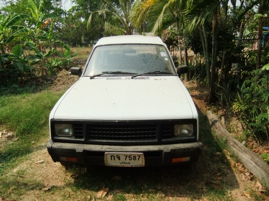 ขายด่วน ISUZU KB 2200 สี่ประตู สภาพดี เดิมๆทั้งคัน เอกสารครบ