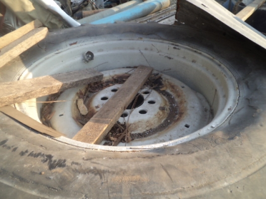 ขายยางรถไถ ford ขอบ  30 ราคาถูกสุด มาเป็นคู่ ๆละ 5500 ไม่รวมขอบครับ สภาพ80 เปอร์เซนครับ