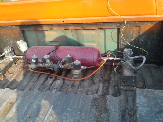 หลุดจองครับ ขายม้ากระโดด 4 ขอ พร้อมช่วงล่างระบบถุงลม 2 ปั๊ม 4 วาล์ว หลุดจองครับ ขายม้ากระโดด 4 ขอ พร้อมช่วงล่างระบบถุงลม 2 ปั๊ม 4 วาล์ว