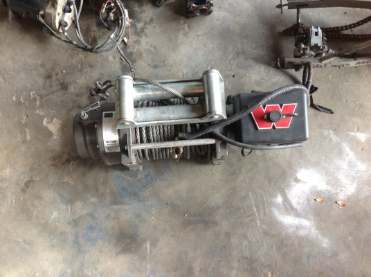 ขายวิ้น warn m12000. ขนาดใหญ่ซื่อมาจากjapan. 24v