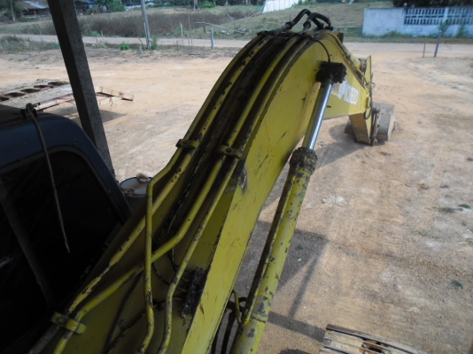 ขายรถแบคโฮ SK 200 MARK3 เอกสารทะเบียนติดแนนซ์ 35 งวดๆละ 13,900 เปี่ยนสัญญาผ่อนต่อได้เครื่องดีไฟฟ้าเต็มแอร์เย็นเอวแน่นซีเรียล์ 14xxx กลองเดี่ยวทำงานไม่มีโลด