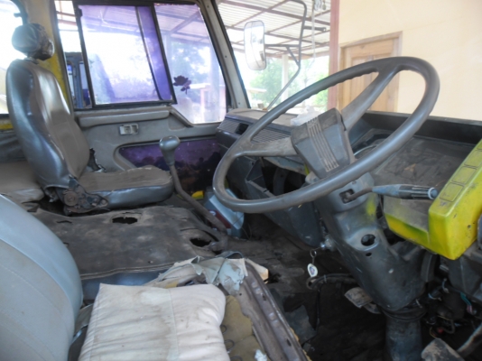 ขายรถหางปาเพลาเดียวไม่มีทะเบียนบรรทุกแบคโฮ 200 เครื่อง E H 700 เครื่องดีคัสซีสวยช่วงล่างนิสสัน