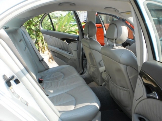 BENZ E 200 KOMPRESSOR ELEGANCE รถออกศูนย์