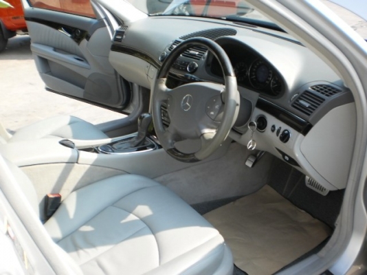 BENZ E 200 KOMPRESSOR ELEGANCE รถออกศูนย์