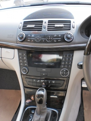 BENZ E 200 KOMPRESSOR ELEGANCE รถออกศูนย์