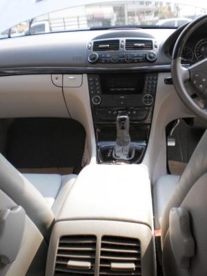 BENZ E 200 KOMPRESSOR ELEGANCE รถออกศูนย์