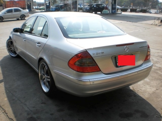 BENZ E 200 KOMPRESSOR ELEGANCE รถออกศูนย์