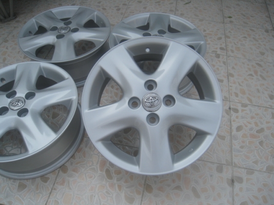 ขายล้อแม็กมือสอง vios/yaris 15"x5.5" et45 4รู100 ล้อทำสีมาใหม่ครับ ไม่มีคด ไม่มีดุ้งครับ สนใจติดต่อเล็กคลองสามครับ (081-3747940)