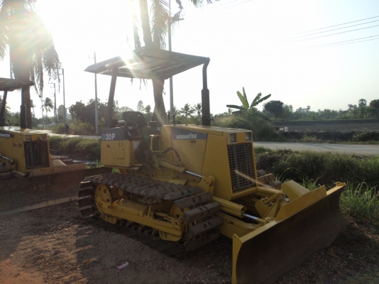 ขายรถแทรคเตอร์ตีนตะขาบ  KOMATSU  D20P-7E  นำเข้าจากญี่ปุ่นโดยตรง ยังไม่ใช้งานในไทย สภาพสวยมาก ๆ