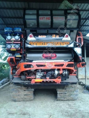 รถเกี่ยวข้าวของศักดิ์พัฒนา