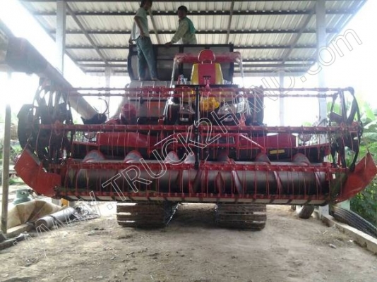 รถเกี่ยวข้าวของศักดิ์พัฒนา