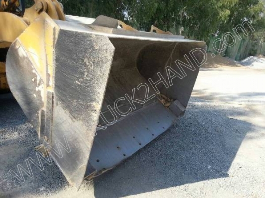 รถตักล้อยาง ยี่ห้อ KOMATSU รุ่น WA300-1