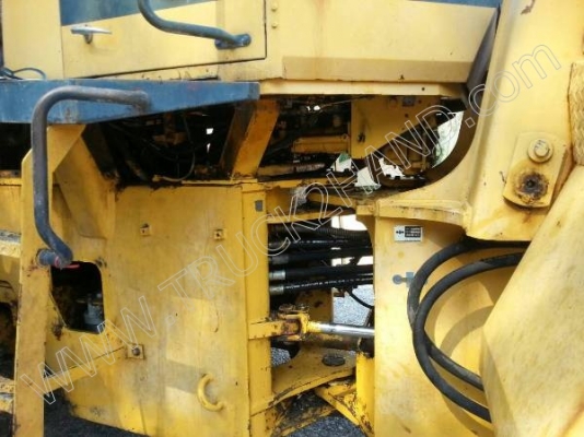 รถตักล้อยาง ยี่ห้อ KOMATSU รุ่น WA300-1