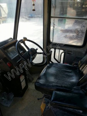 รถตักล้อยาง ยี่ห้อ KOMATSU รุ่น WA300-1