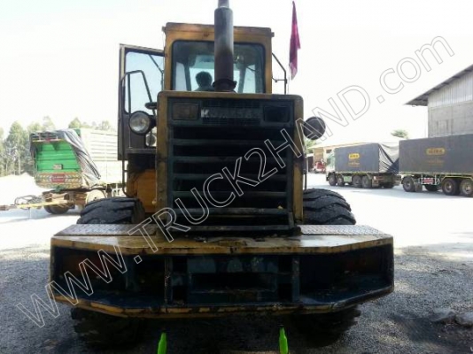 รถตักล้อยาง ยี่ห้อ KOMATSU รุ่น WA300-1