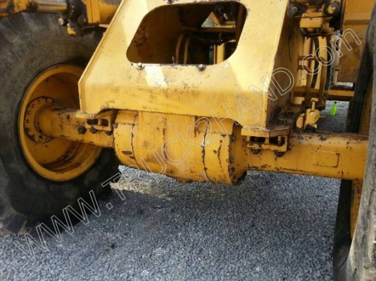 รถตักล้อยาง ยี่ห้อ KOMATSU รุ่น WA300-1