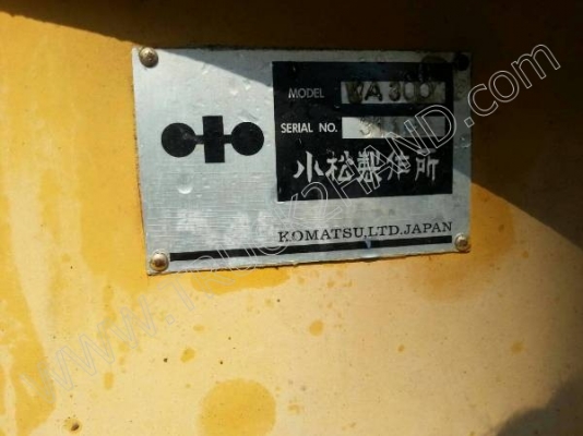 รถตักล้อยาง ยี่ห้อ KOMATSU รุ่น WA300-1