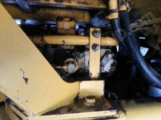 รถตักล้อยาง ยี่ห้อ KOMATSU รุ่น WA300-1