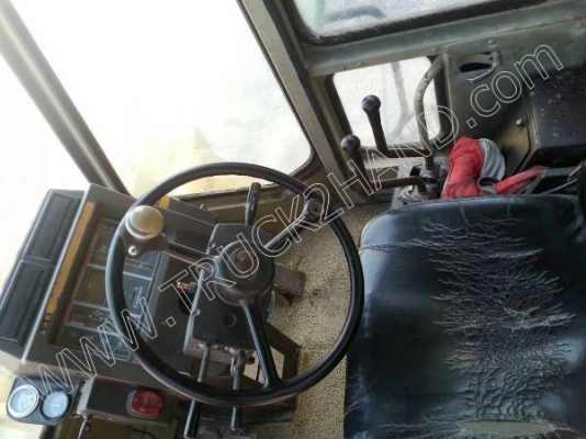 รถตักล้อยาง ยี่ห้อ KOMATSU รุ่น WA300-1