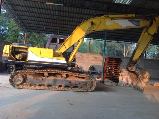 รถแบ็คโฮ SK200M///