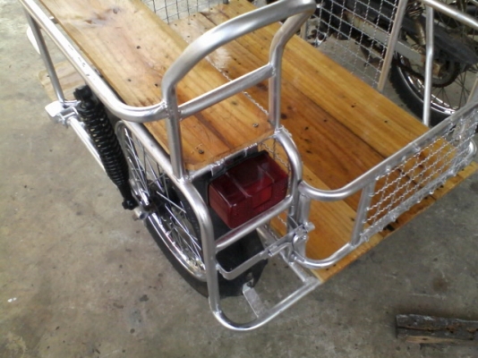 ขาย  สามล้อพ่วงข้าง    8000  บาท