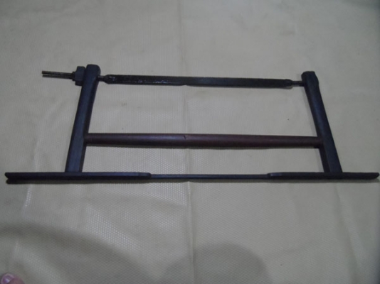 เลื่อย อก หรือ เลื่อย ยอก โบราณ ครับ