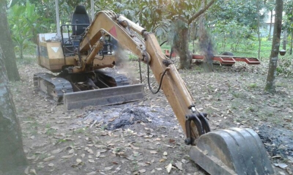 รถแบคโฮ KOMATSU  PC. 30 - 6  สนใจติดต่อ 081 - 6079515