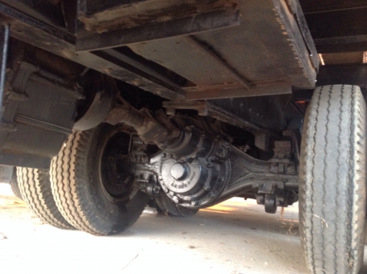 รถบรรทุกหางปลา 2เพลา. อีซูซุ รอคกี้