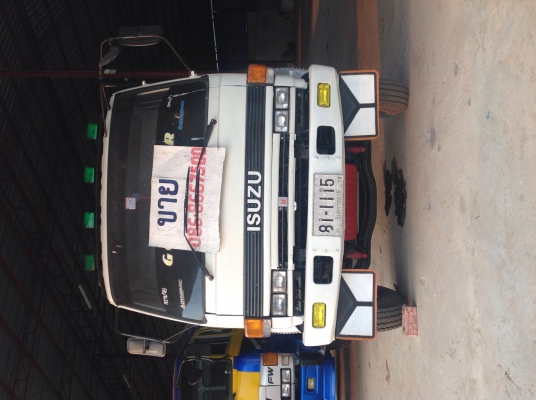 รถบรรทุกหางปลา 2เพลา. อีซูซุ รอคกี้