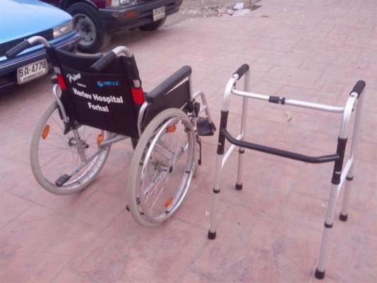 ขาย วิลเเชร์พร้อมที่ช่วยเดิน 4ขา 3500 บาท ครับมือสอง พับได้ วิลเเชร์รับนำ้หนัก 140kg